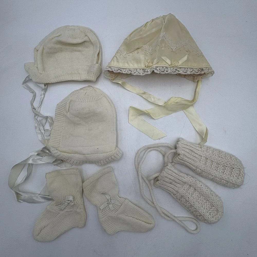 Vintage 1950s Baby Bonnet Lot Knit & Lace 3‎ Bonnets Mittens Booties